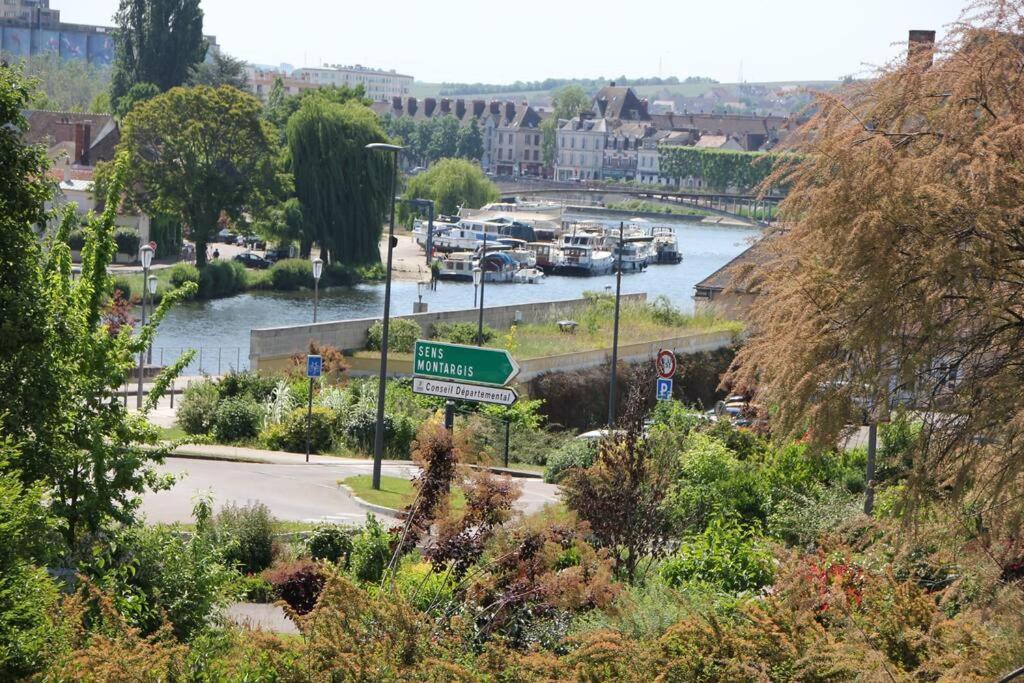 Maisonnette Au 15 Auxerre Exteriér fotografie